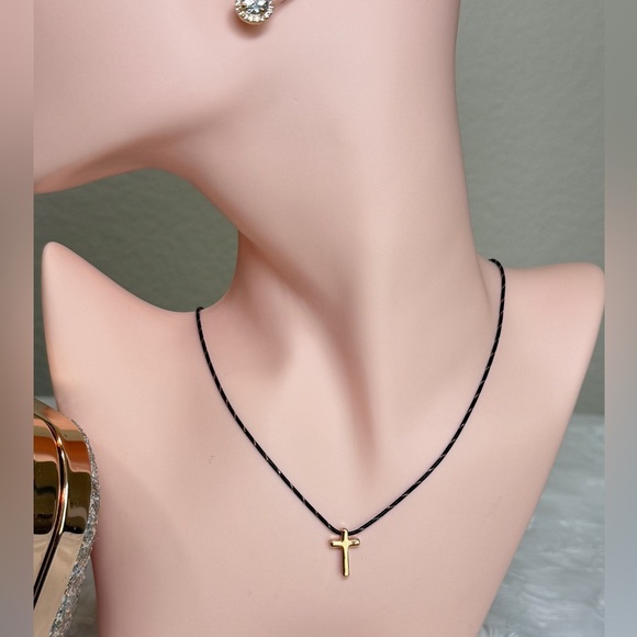 ⚜️ Unique Elegant Gold Cross Pendant Black Chain Necklace ⚜️💫❤️‍🔥 - Picture 6 of 7